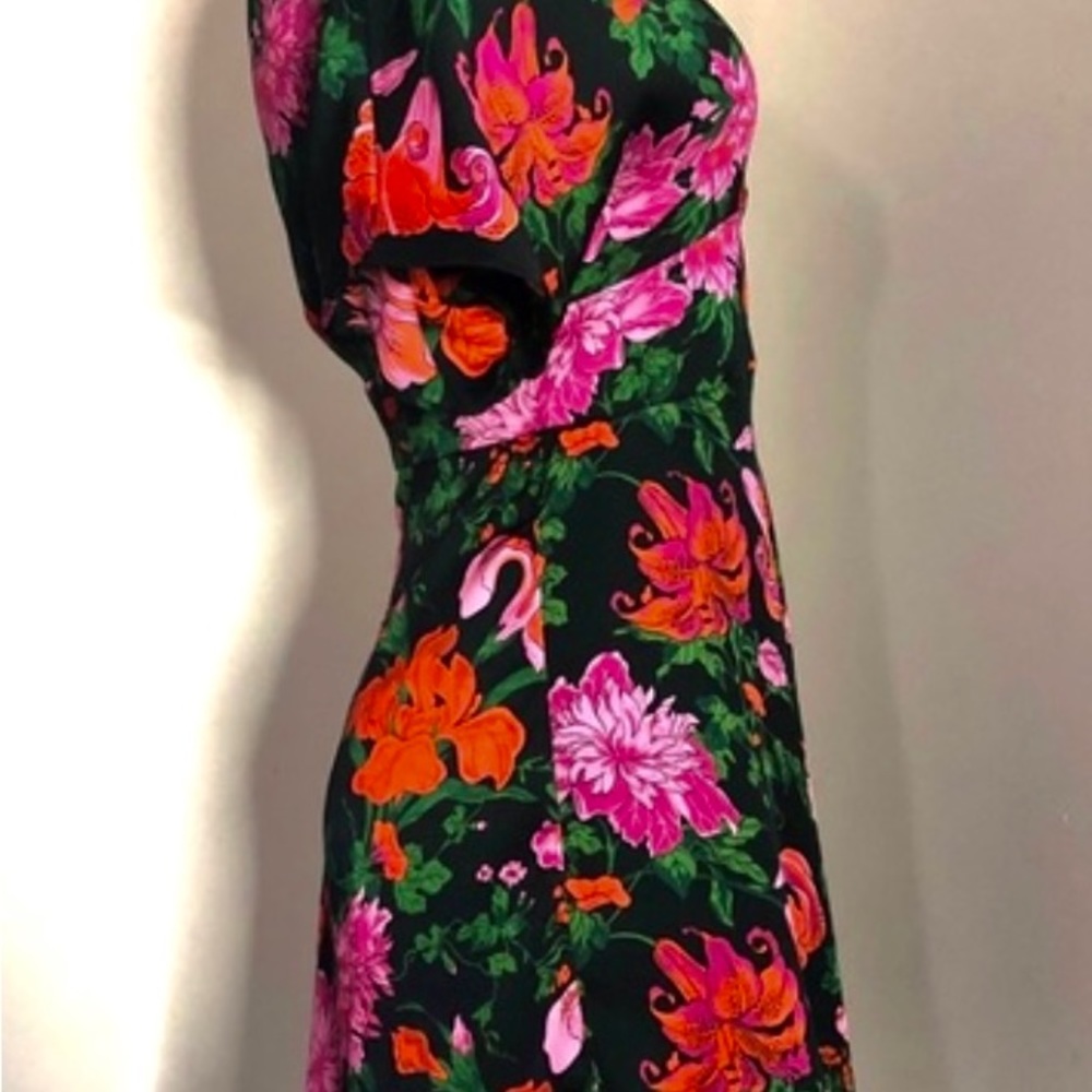 Zara Short Dress M Floral Print Mini Deep V-neck Short Sleeve Black Pink Red